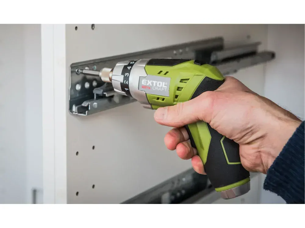 šroubovák aku 3,6V Li-ion, 1300mAh se svítilnou Extol